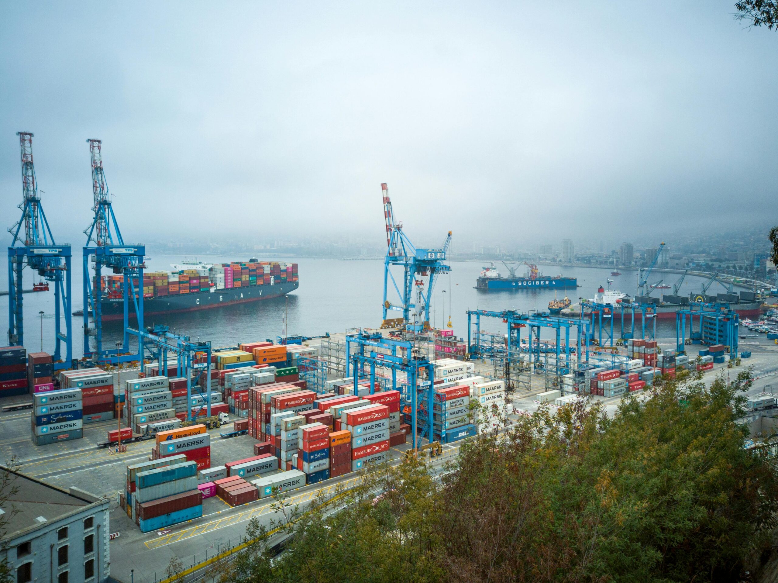 Comprehensive cargo options from Dubai to Germany