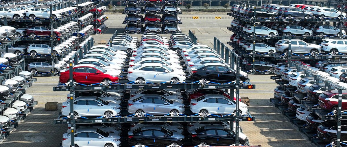 Vehicle transport from Dubai to Saudi Arabia with professional handling.